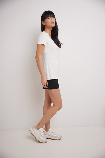 Short-Sleeve Business Casual T-Shirt with Scooped Neck