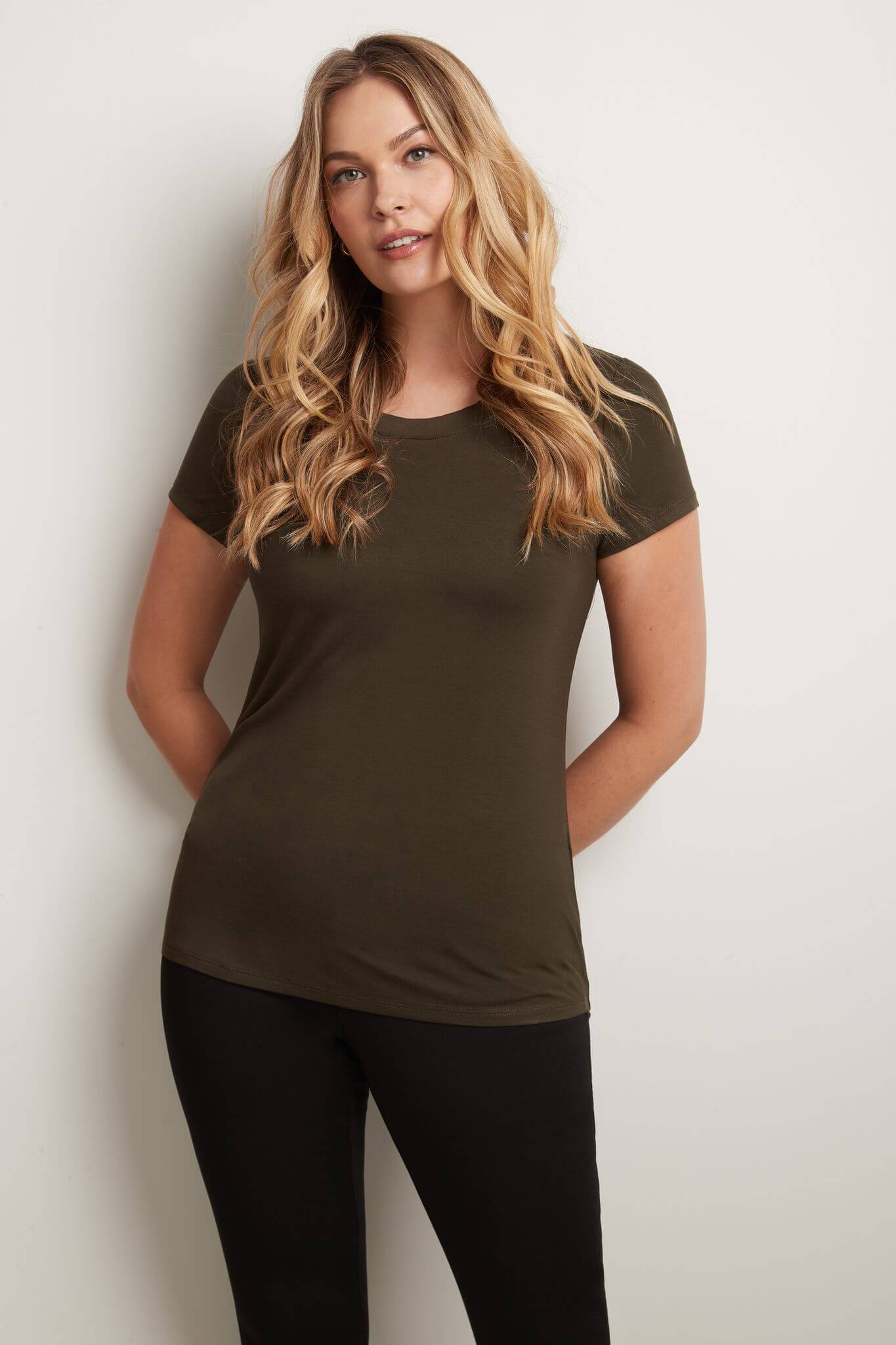 Short-Sleeve Business Casual T-Shirt with Scooped Neck