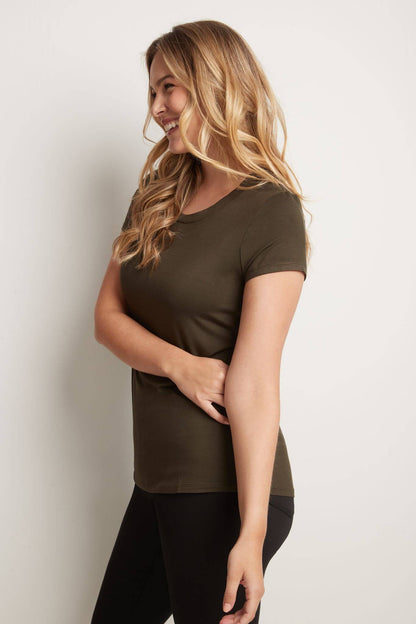 Short-Sleeve Business Casual T-Shirt with Scooped Neck