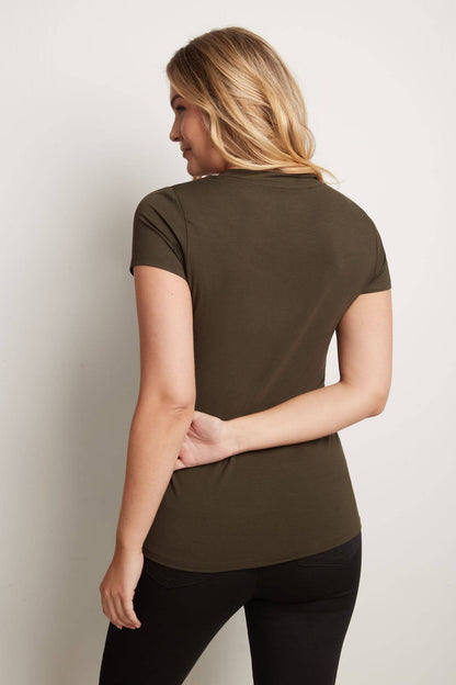 Short-Sleeve Business Casual T-Shirt with Scooped Neck