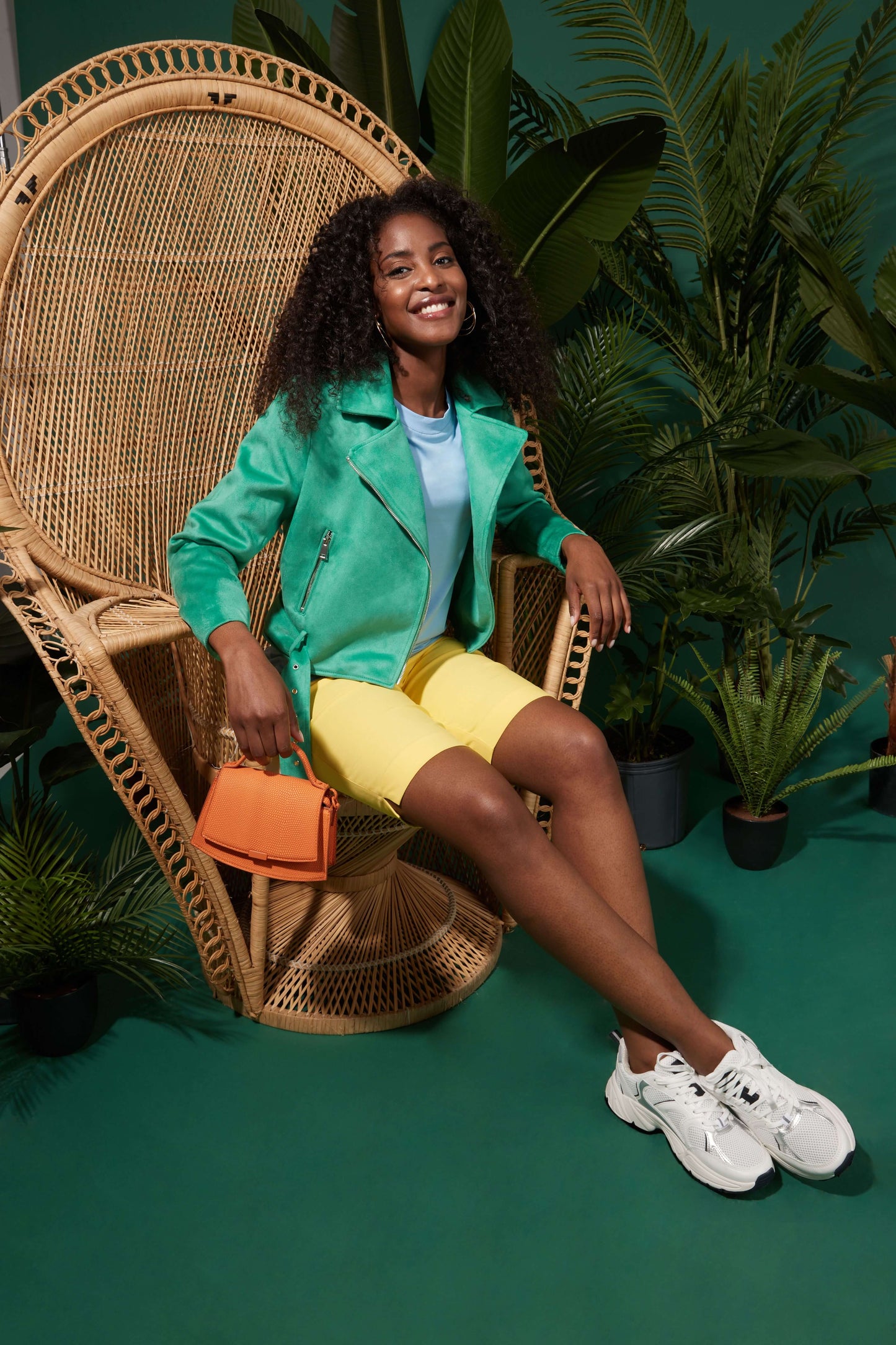 Short-Sleeve Business Casual T-Shirt with Scooped Neck