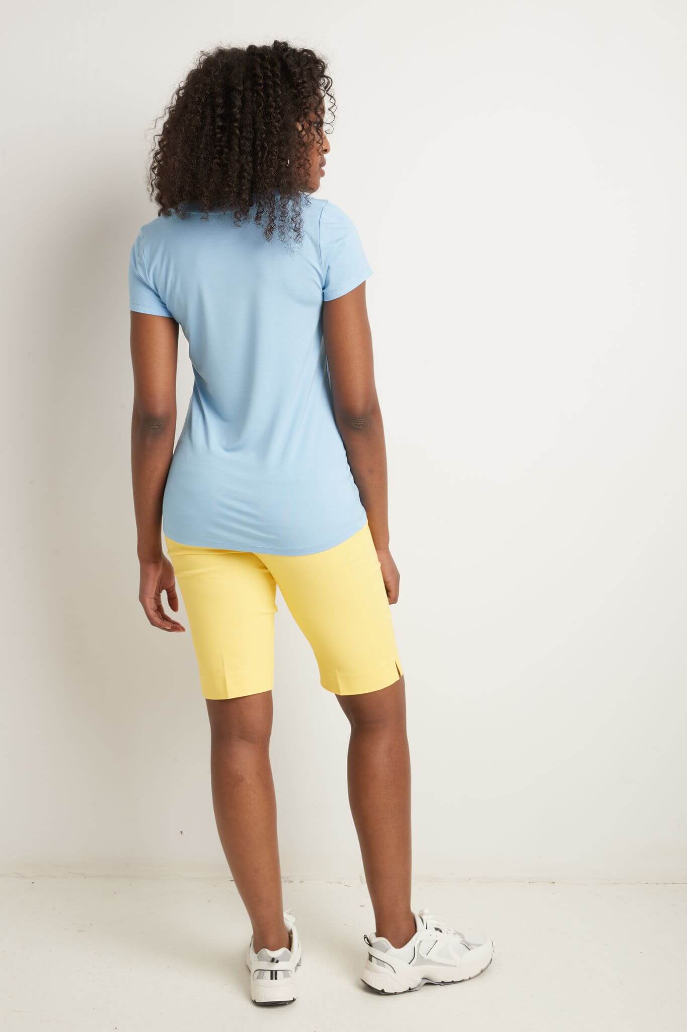 Short-Sleeve Business Casual T-Shirt with Scooped Neck