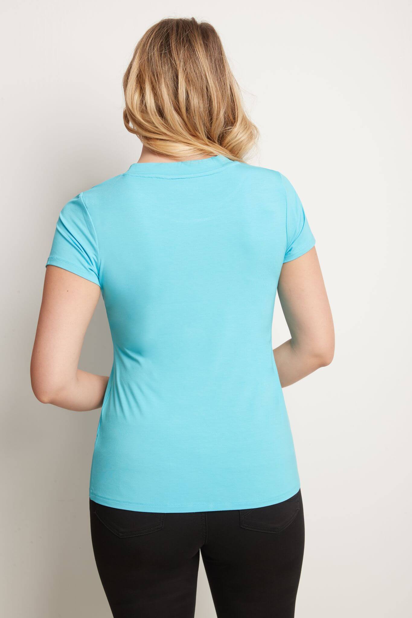 Short-Sleeve Business Casual T-Shirt with Scooped Neck