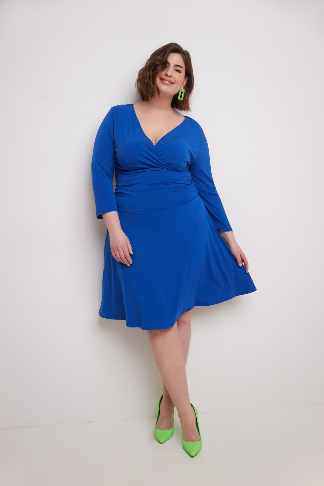 Curvy Form-Fitting Ruched Dress with Tummy Control – Rekucci